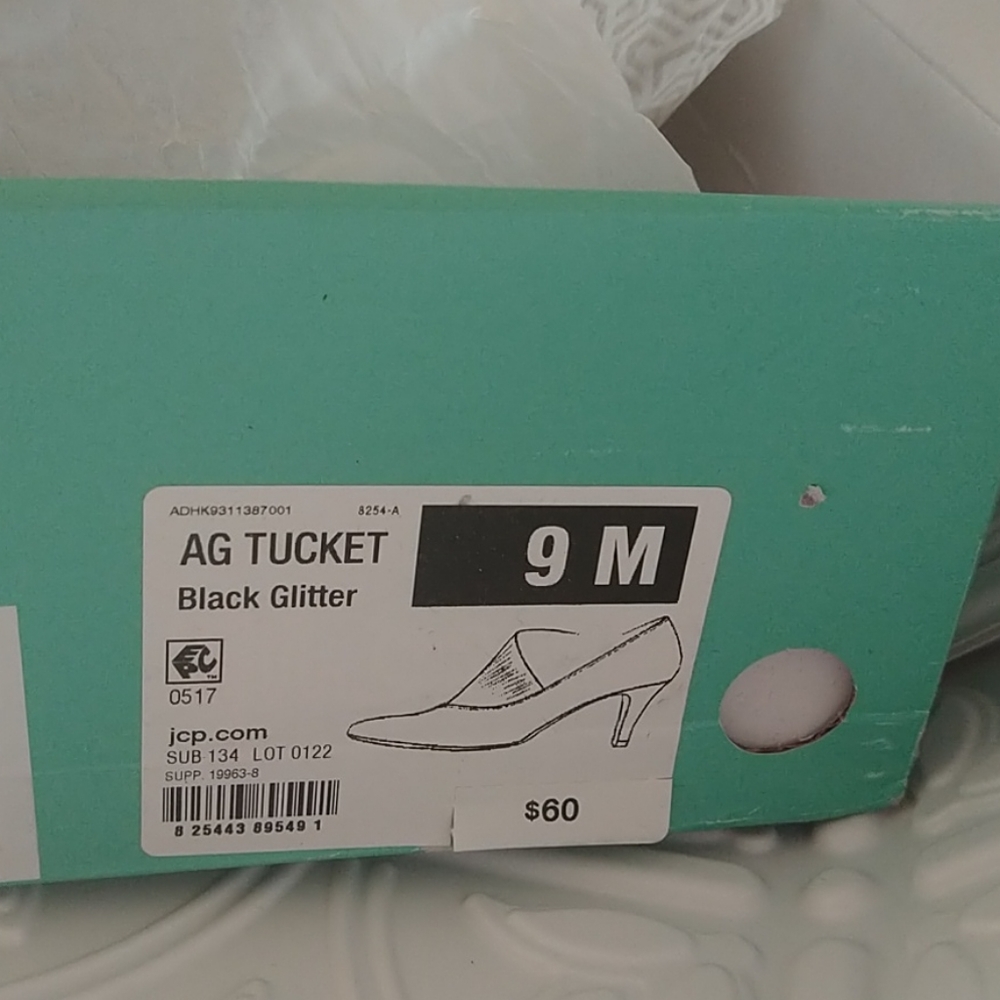 Shoes - Picture 4 of 4